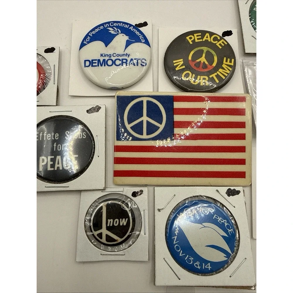 Lot of Vintage Political Pins 1950-1970 Anti Vietnam. Pro Peace. America. Democr